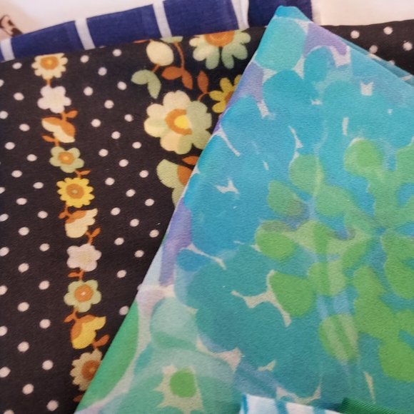 BOX of 11 Vintage handkerchief's and scarves - Picture 5 of 11